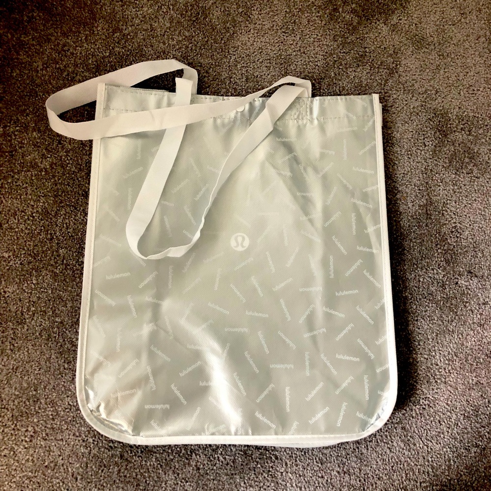🍋 BRAND NEW PATTERN 🍋 Size Large Lululemon Reusable Bag - Picture 2 of 5